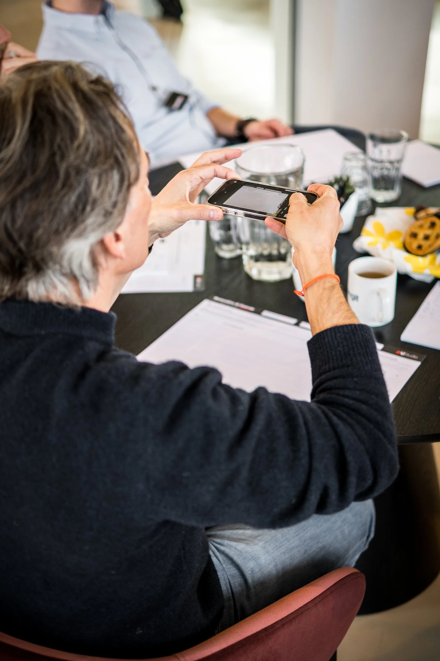 Zaal met deelnemers tijdens een AIStudio-event
